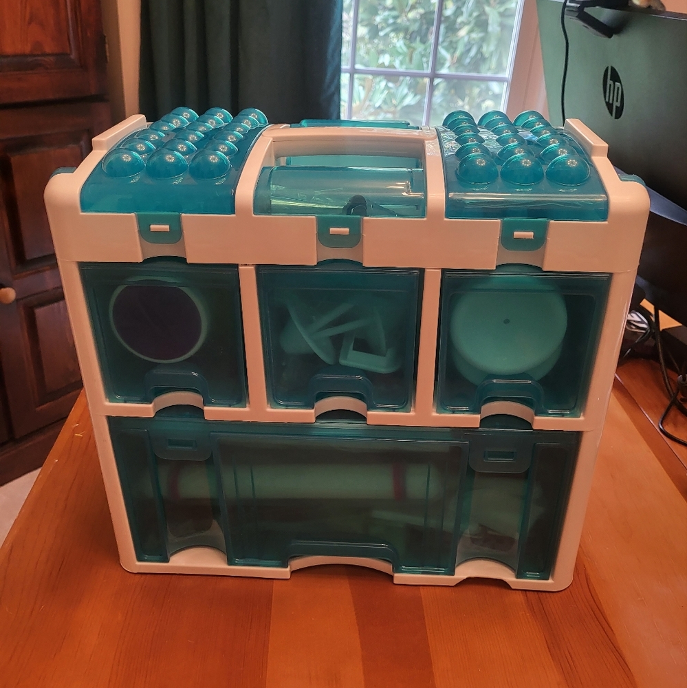 263 PC Wilton Cake Decorating Kit with Cady